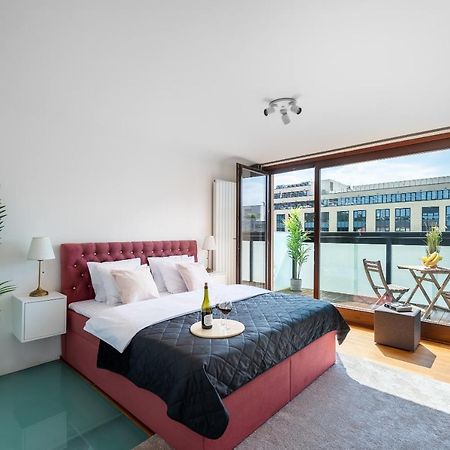 Apartment With 4 Bedrooms Prága Kültér fotó