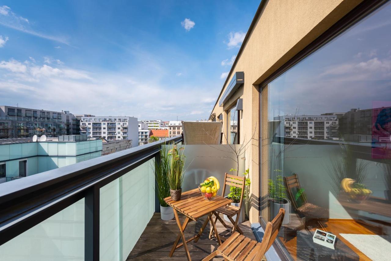 Apartment With 4 Bedrooms Prága Kültér fotó