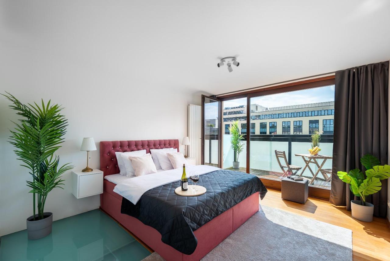 Apartment With 4 Bedrooms Prága Kültér fotó