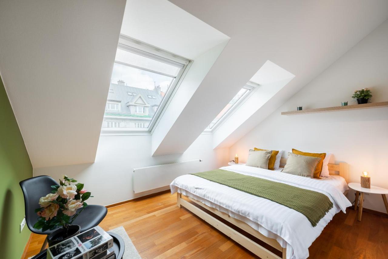Apartment With 4 Bedrooms Prága Kültér fotó