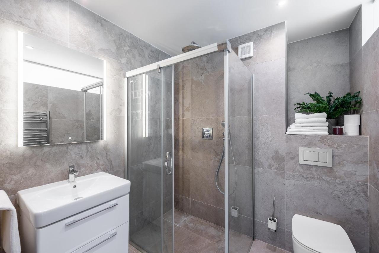 Apartment With 4 Bedrooms Prága Kültér fotó